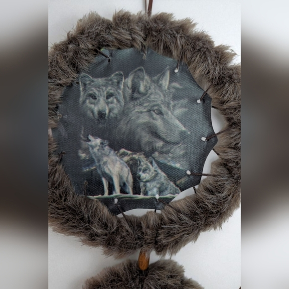 Wolf Dreamcatcher with Feathers (EUC) - Picture 2 of 6